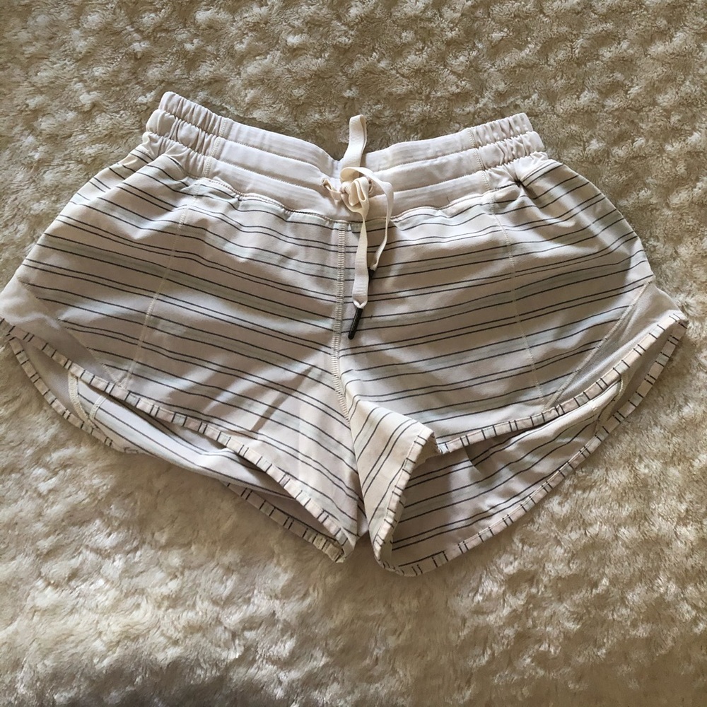 lululemon Hotty hot shorts - size 6
